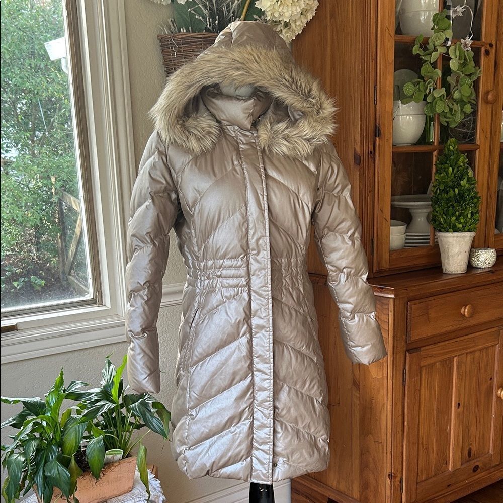 Talbots Hooded Down Puffer  Coat with Faux Fur Trim - EUC Women’s Medium